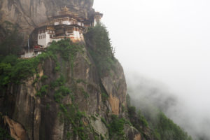 1728x1152_Bhutan-Tempel-am-Berg